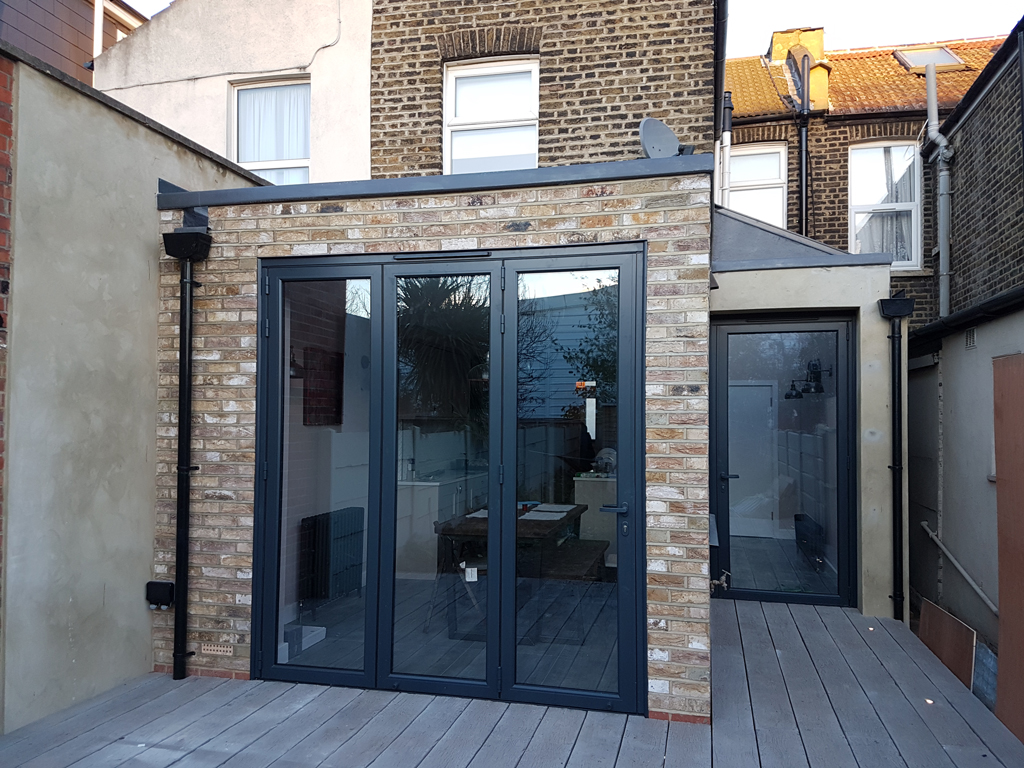 L-shape house extension in Leyton E10