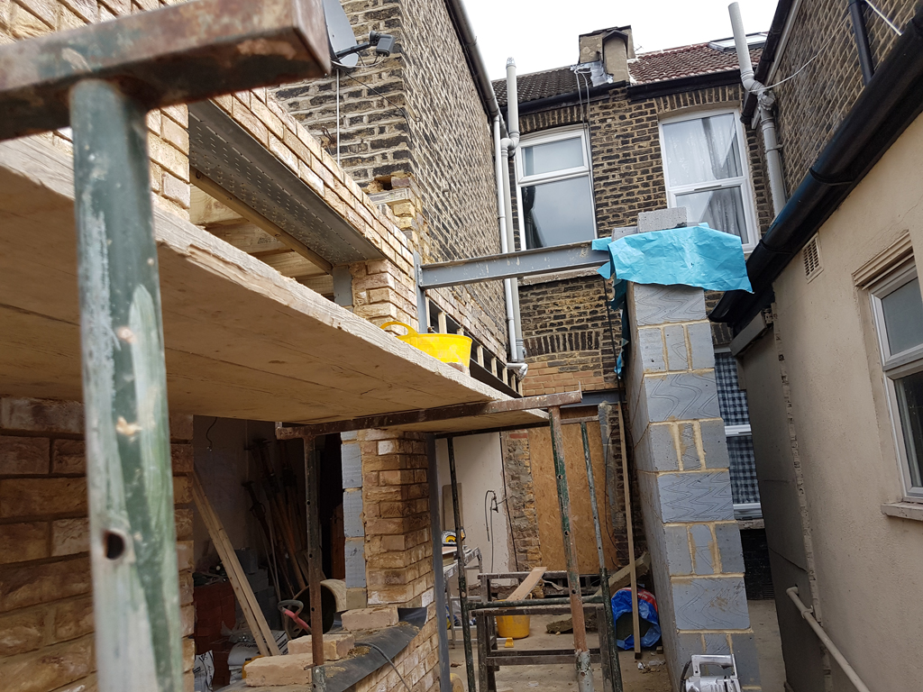 L-shape house extension in Leyton E10